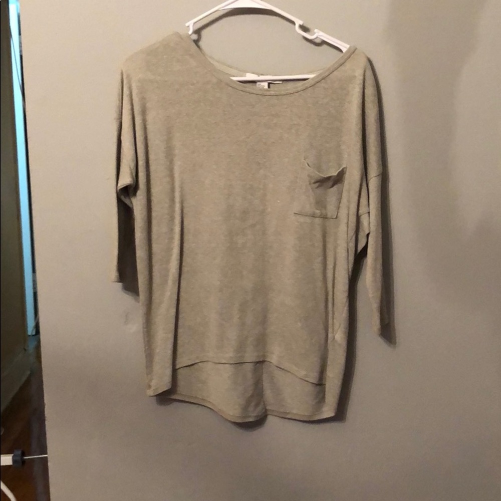 Green quarter length shirt